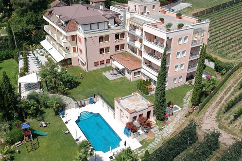 Drohnenaufnahme des Hotels