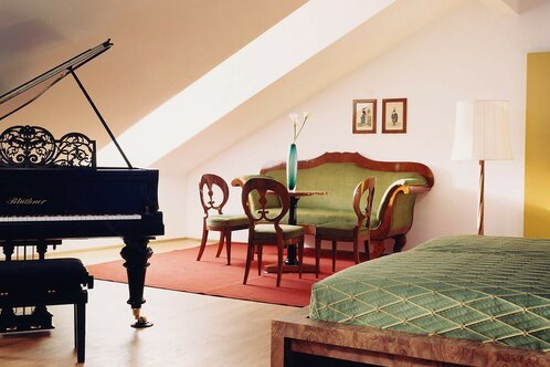 Junior Suite Deluxe, artist Manfred Alois Maier