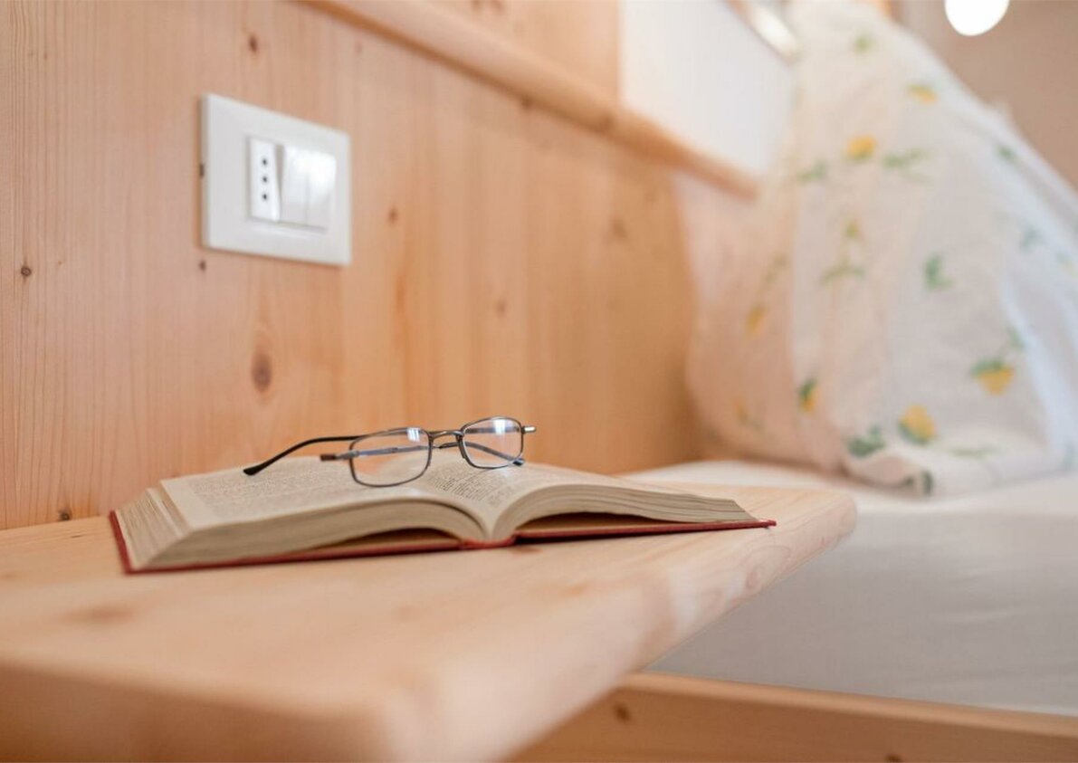 Kruma arredamento in legno massiccio