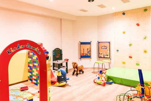 Flora Hotel & Suites - Play room