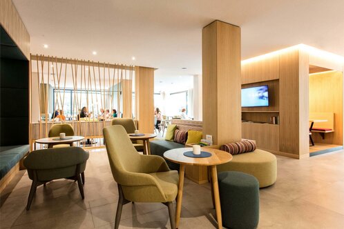 Flora Hotel & Suites - Lobby