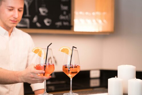 Flora Hotel & Suites - Bar