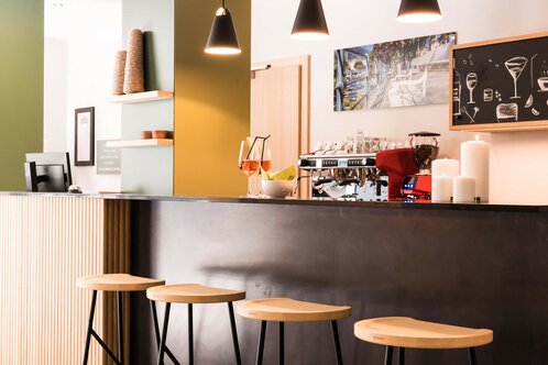 Flora Hotel & Suites - Bar