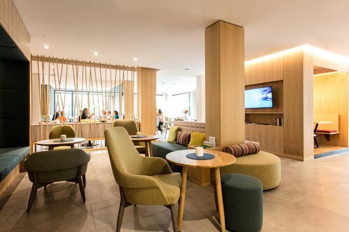 Flora Hotel & Suites - Lobby