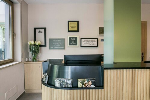 Flora Hotel & Suites - Reception