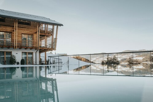 Presulis Hideaway Apartments & Restaurant