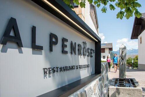 Alpenrose\\\\\\\\\\\\\\\\\\\\\\\\\\\\\\\\\\\\\\\\\\\\\\\\\\\\\\\\\\\\\\\'s Dining & Living