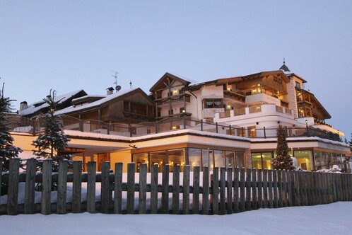 Dolasilla Mountain Panoramic Wellness Hotel****