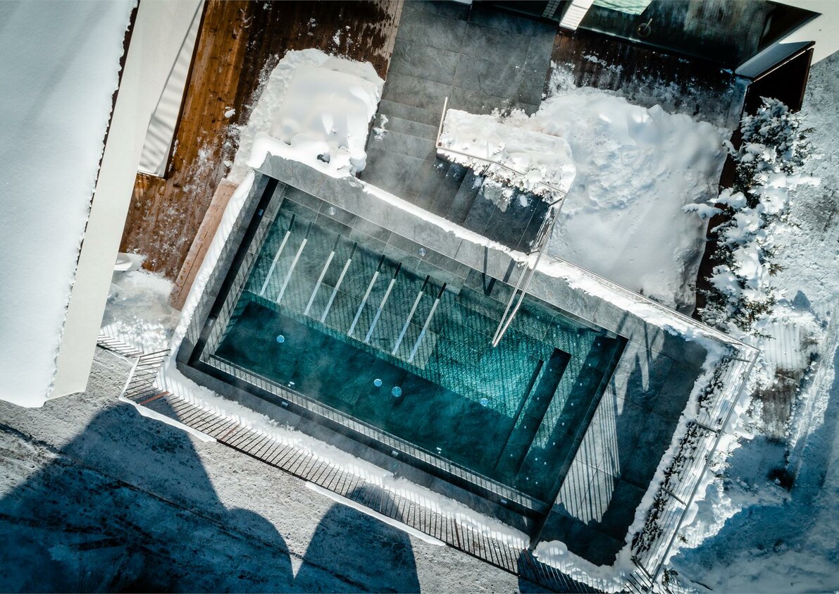 Outdoor whirlpool