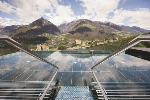 The infinity saltwater pool with 360° view