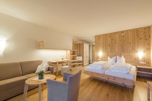 Jonathan Suite