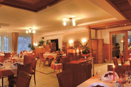 Breakfast and dining room