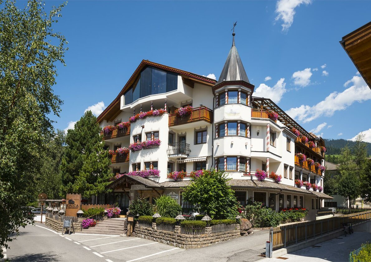 HOTEL VILLA MONICA