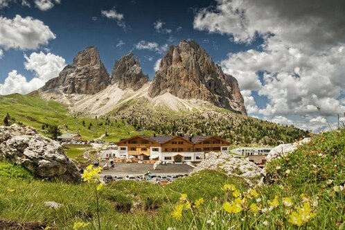 Sellajoch Dolomiten Mountain Resort