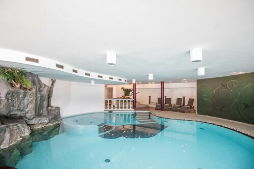 Piscina coperta con panca d'idromassaggio Vierbrunnenhof Anterselva di Mezzo Südtirol
