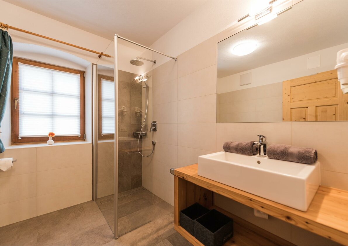 Ferienwohnung Sonnenuhr, Badezimmer