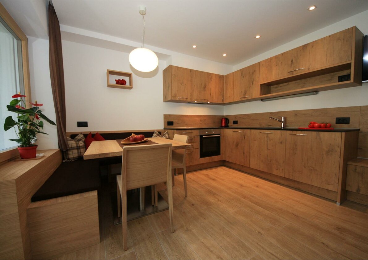 Living Room Toro Rosso - Apartment for 2 - 4 people in the centre of Ortisei