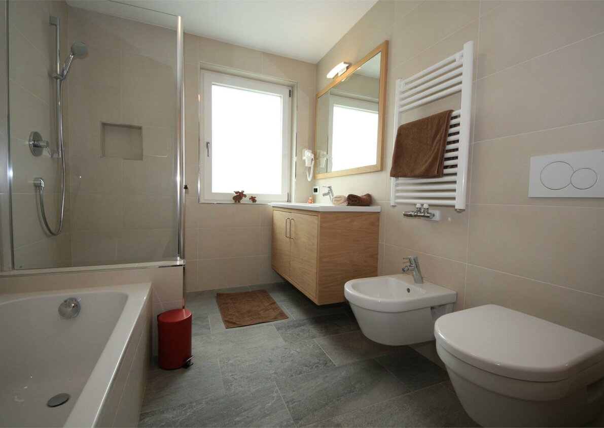 Bathroom Toro Rosso - Apartment for 2 - 4 people in the centre of Ortisei