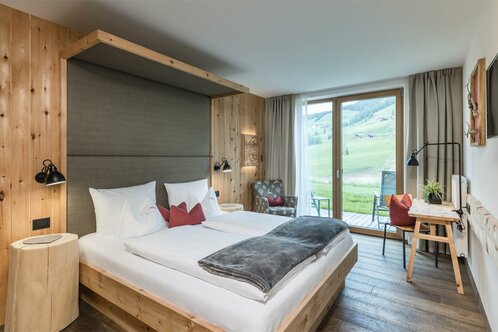 Zimmer mit Terrasse und Bergblick