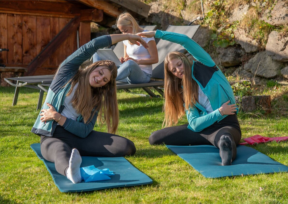 Yoga und Fitnes im Garten