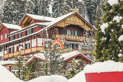 Winter Entrance Hotel