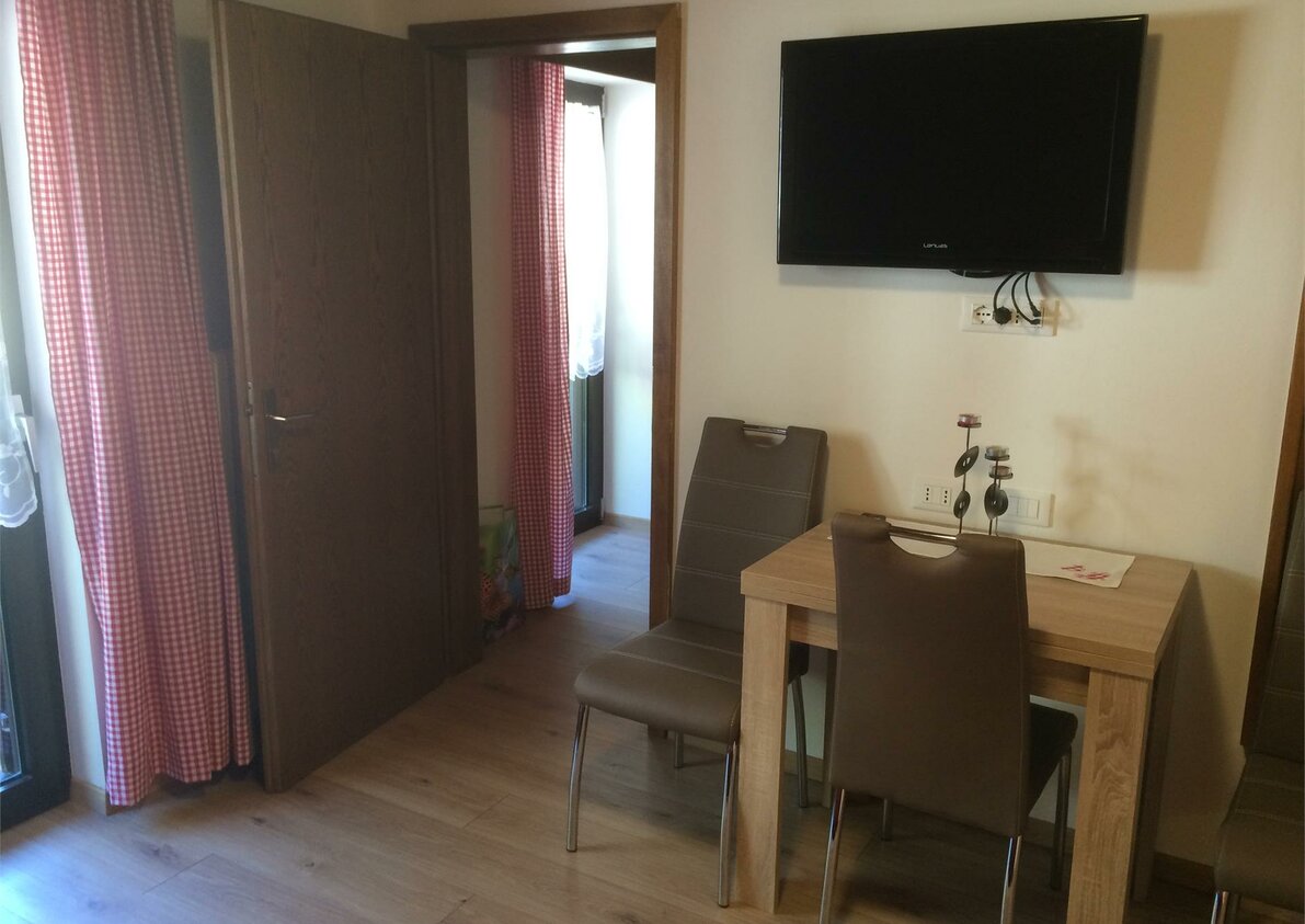 sala di soggiorno con tavola