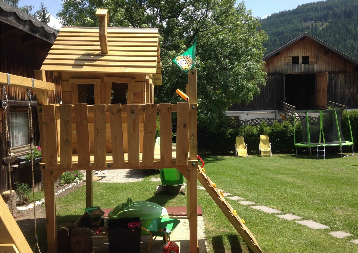 Parco giochi nel giardino