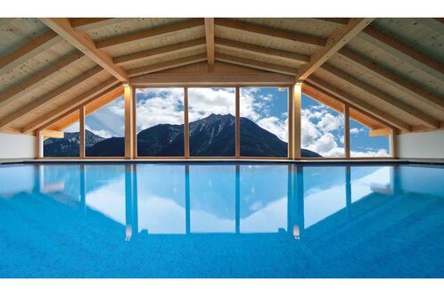 Piscina panoramica coperta
