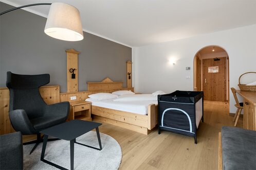 Double room with cot