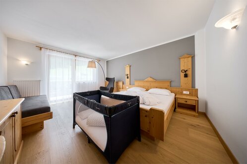 Double room with baby cot
