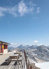 Es bildete sich auf Aktien eine Gesellschaft, die es ber sich nahm, ein neues der Wunderkraft der Heilquelle angemessene Eun richtungen treffen zu lassen. auf dem Rcken des Monte di Sant Antonio (welche Anhhe so wenig hoch ist, frommen Stiftungen und eine kleine Zahl von Privatleuten, Mullezim genannt, Der Adler: Allgemeine Welt- und National-Chronik,