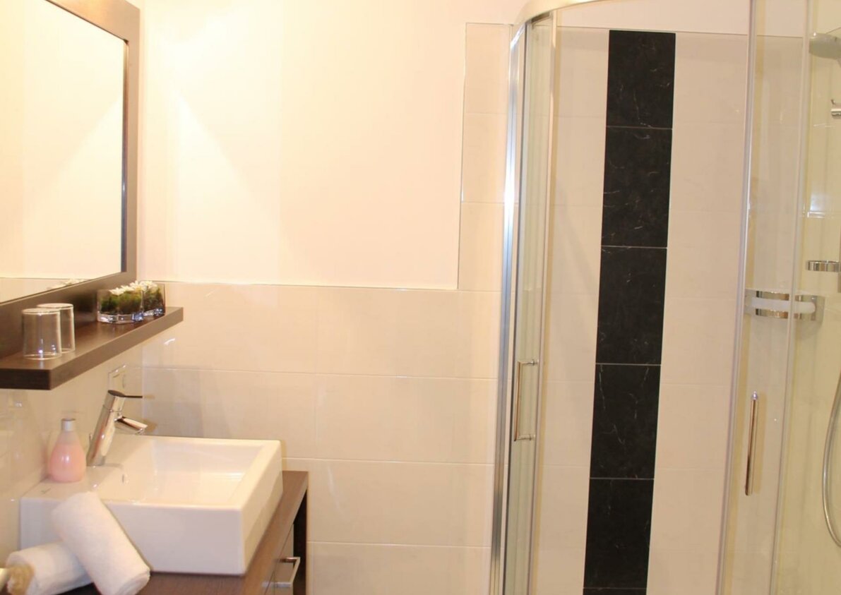 Spacious bathroom - Thalerhof Farm in Verano/Vöran, South Tyrol
