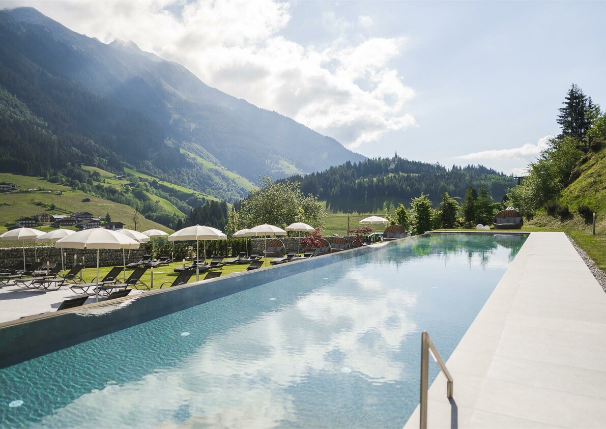 Infinity-Pool