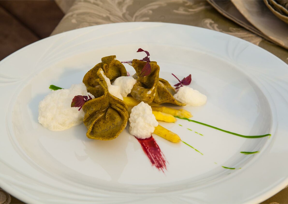 Unser Juniorchef Andreas verwöhnt Sie mit traditionellen, mediterranen und heimischen Gaumenfreuden