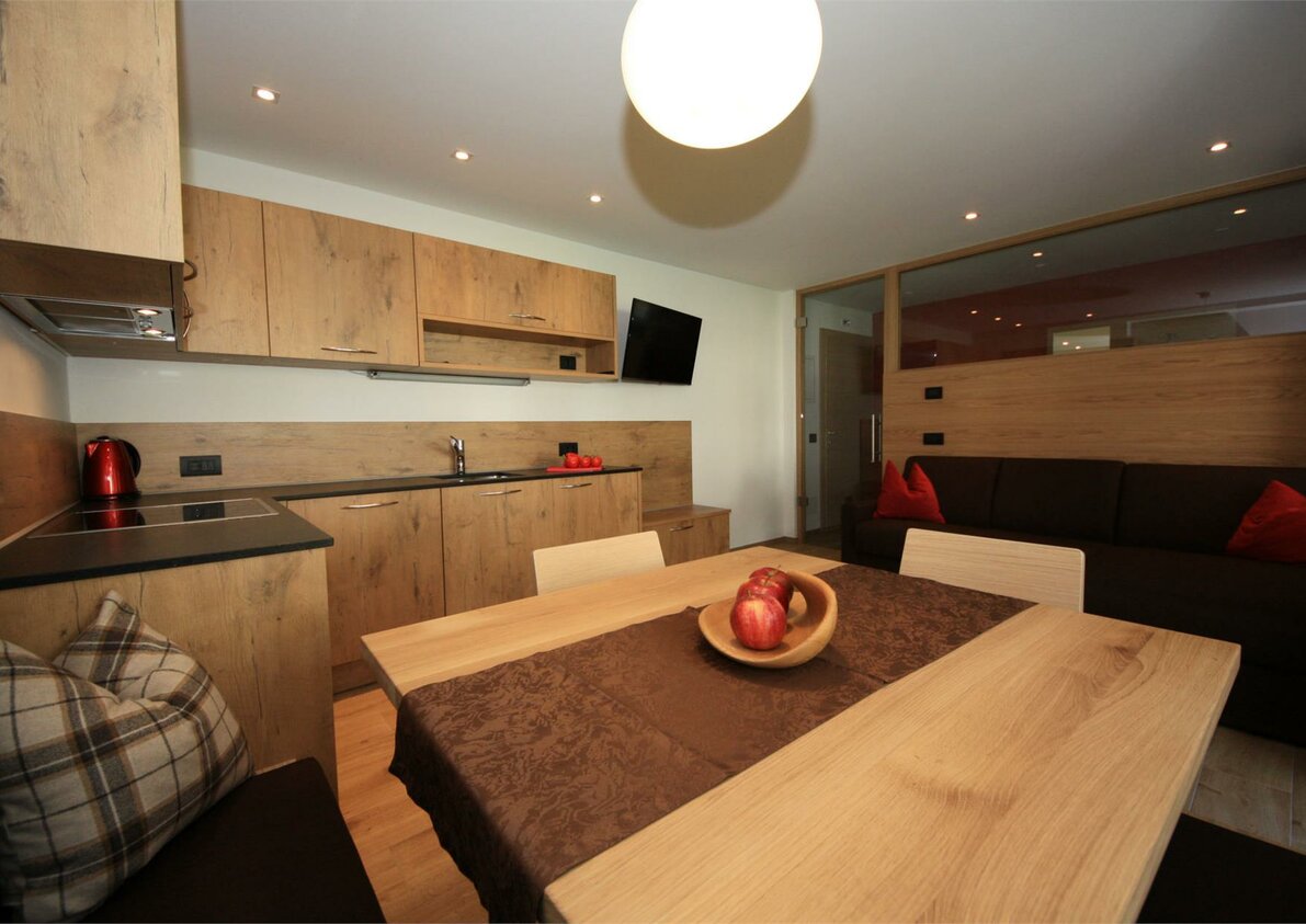 Living Room Toro Rosso - Apartment for 2 - 4 people in the centre of Ortisei
