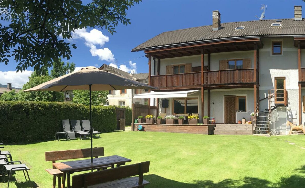 Garten und Hausansicht Platzerhof