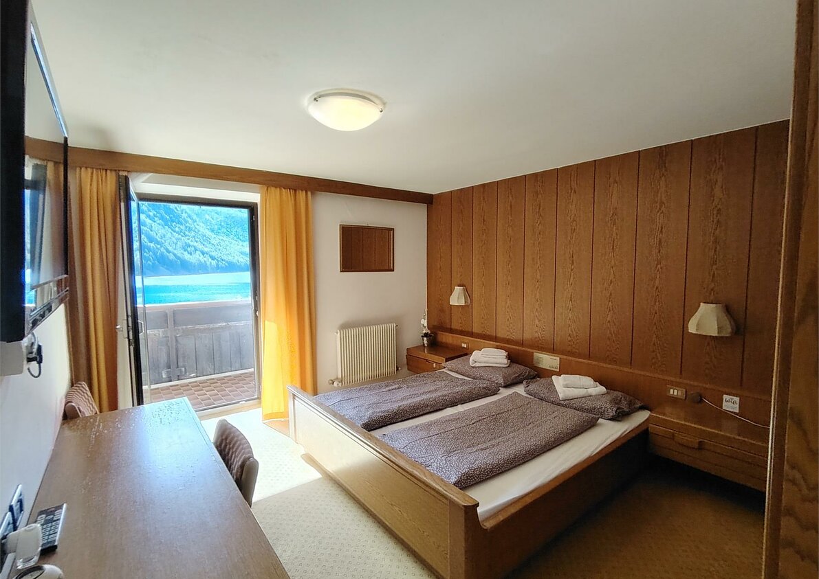 Double room "Premium" with balcony and lake view