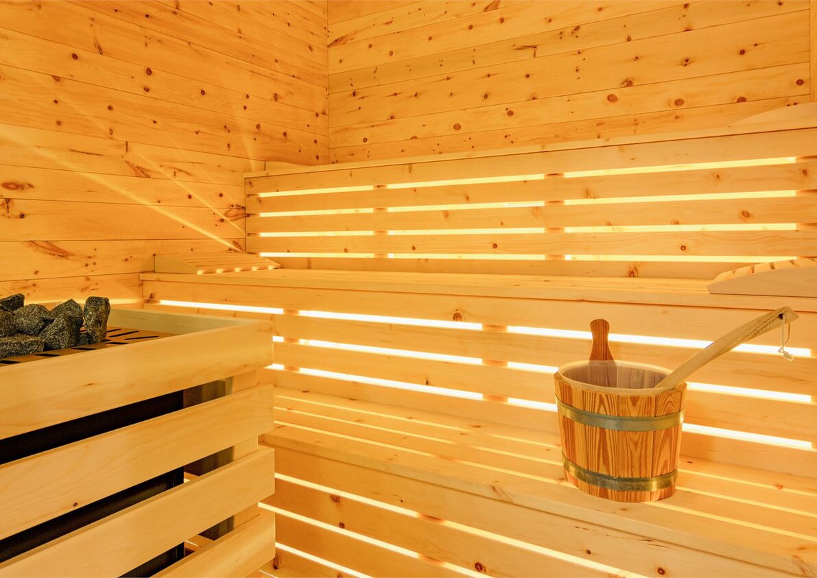 Finnische Sauna aus Zirbenholz