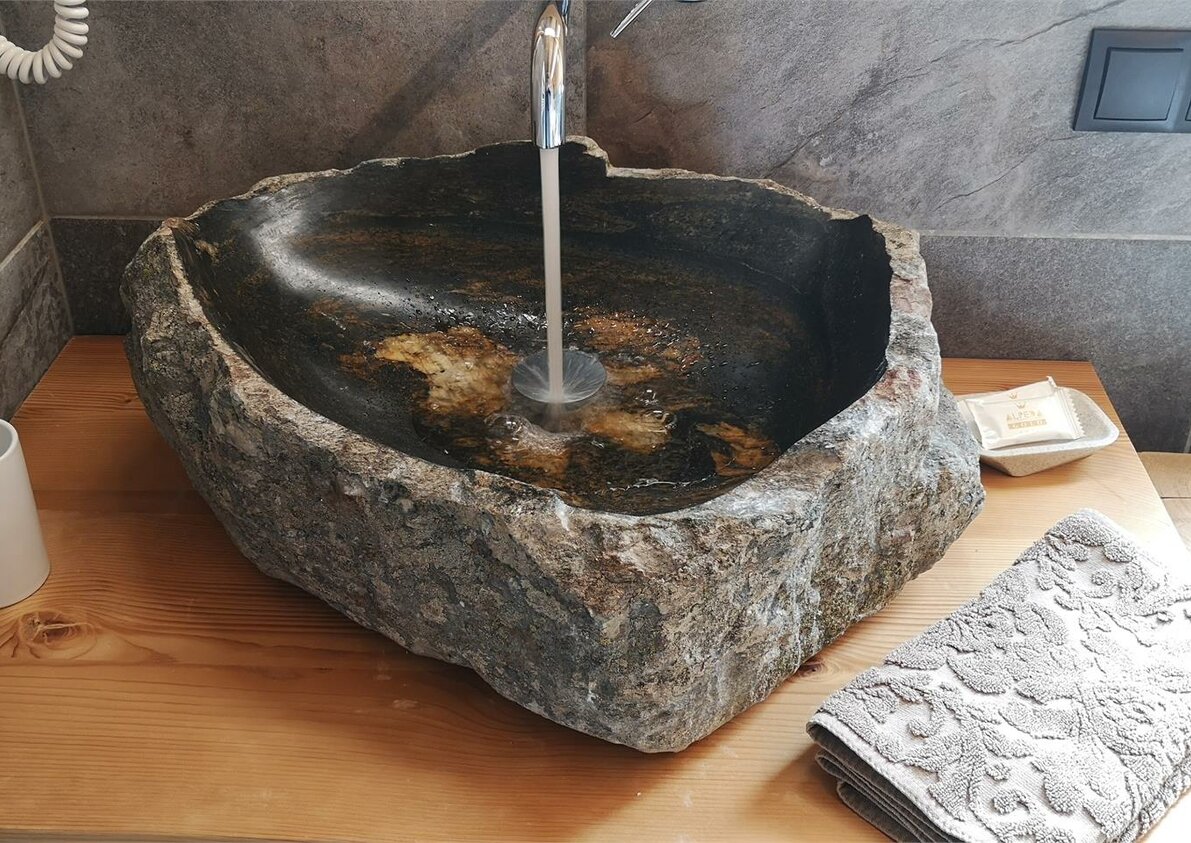 Chalets Lagaun stone basin 1