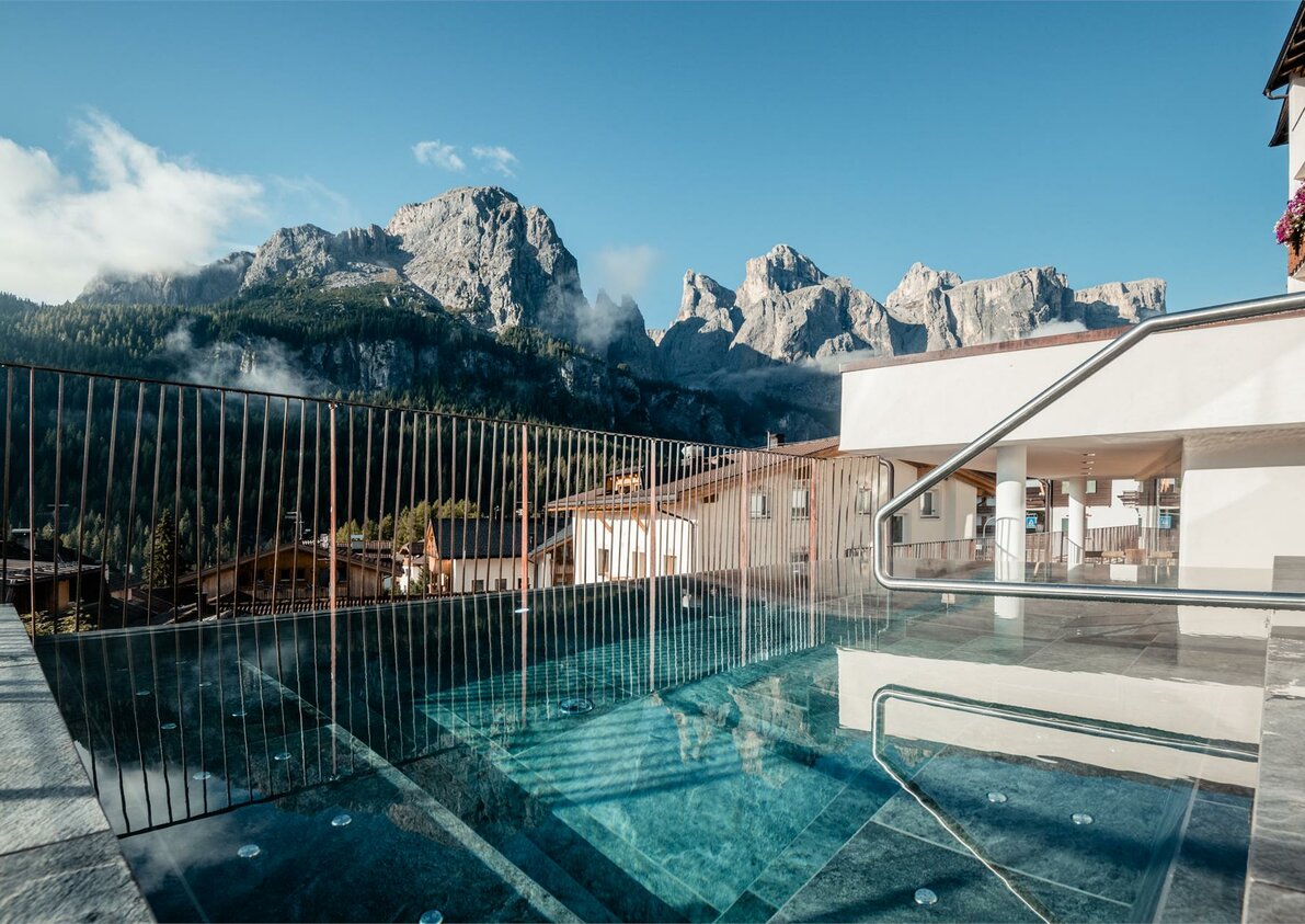Outdoor whirlpool
