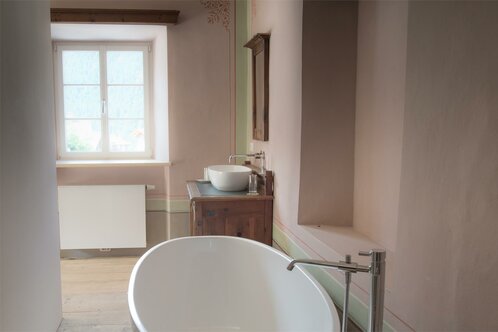 Camera con vasca di bagno