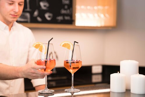 Flora Hotel & Suites - Bar