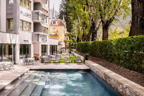 Flora Hotel & Suites