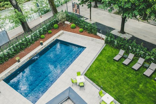 Flora Hotel & Suites - Schwimmbad