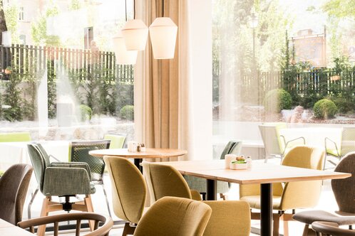 Flora Hotel & Suites - Blick ins Grüne