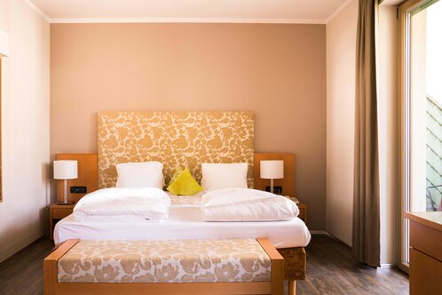 Flora Hotel & Suites - Zimmer