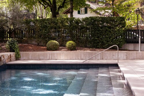 Flora Hotel & Suites - Gartenpool
