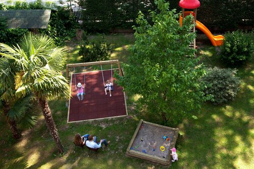 Flora Hotel & Suites - Kinderspielplatz