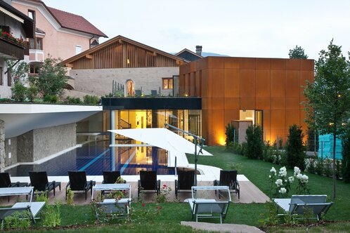 outdoor swimming pool Grüner Baum