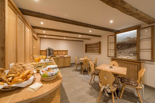 breakfast room